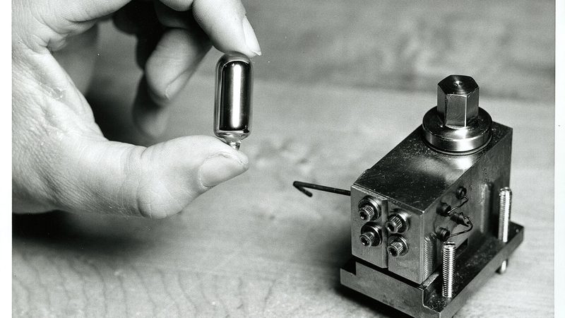 Атомные часы на цезии в исследовательской лаборатории