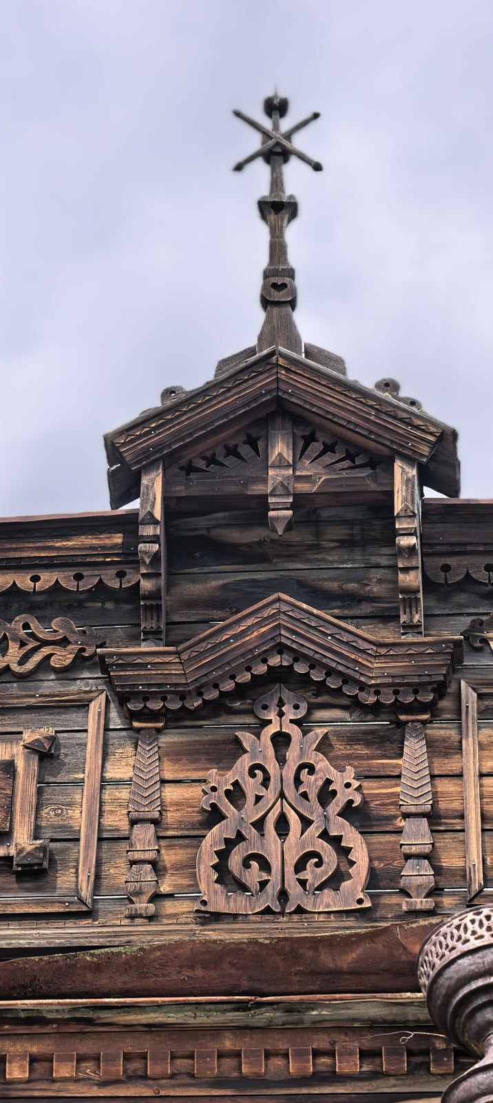 Украшенный фасад в Тарбагатае
